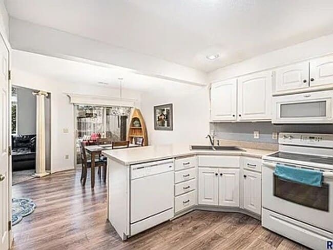 Building Photo - Charming 3-Bedroom Twin Home — 904?E?Jane?...