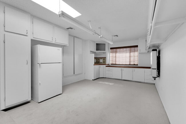 Building Photo - 39124 Channel Dr