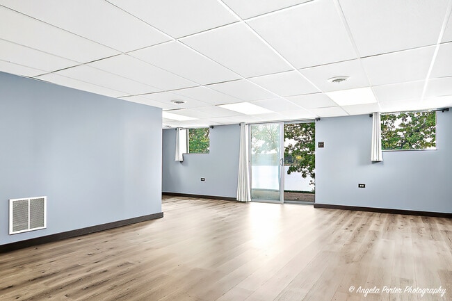 Building Photo - 38390 N Munn Rd