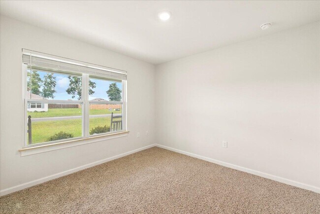 Building Photo - 18 E Sycamore Trl