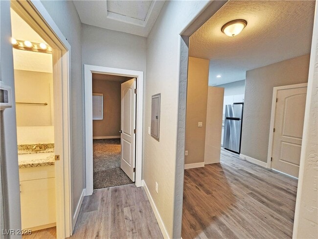 Building Photo - 1111 Sixshooter Ave