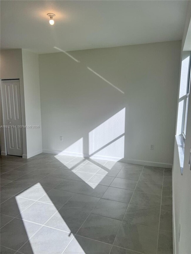 Building Photo - 2422 SE 30th St