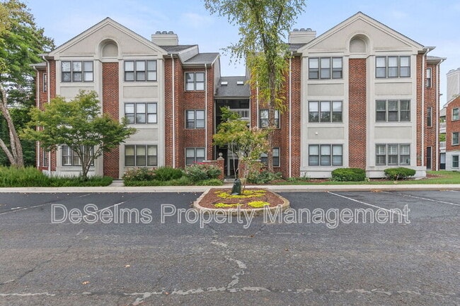 Primary Photo - 210 Ashlawn Ct