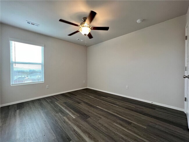 Building Photo - 3321 Red Tail Wy