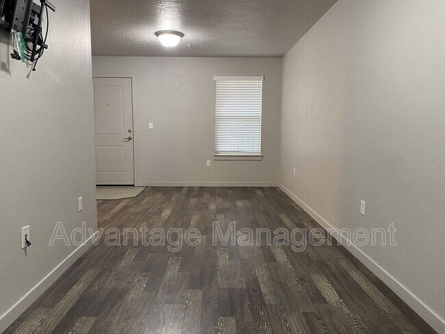 Building Photo - 1080 W 965 N