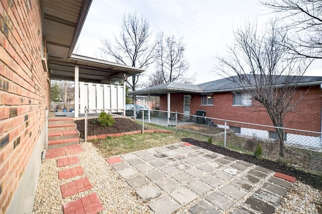 Building Photo - 10235 Jeffleigh Ln