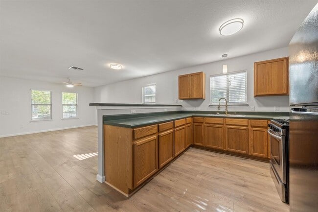 Building Photo - 1804 Singleton Ave