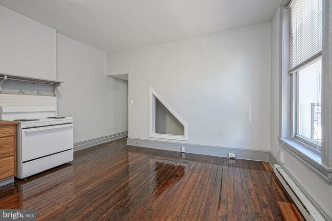 Building Photo - 1525 Tasker St