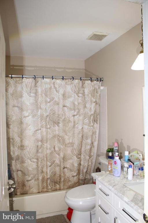 Building Photo - 219 Meadow Dr