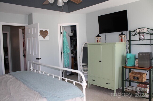 Building Photo - 9446 Cadman Ct