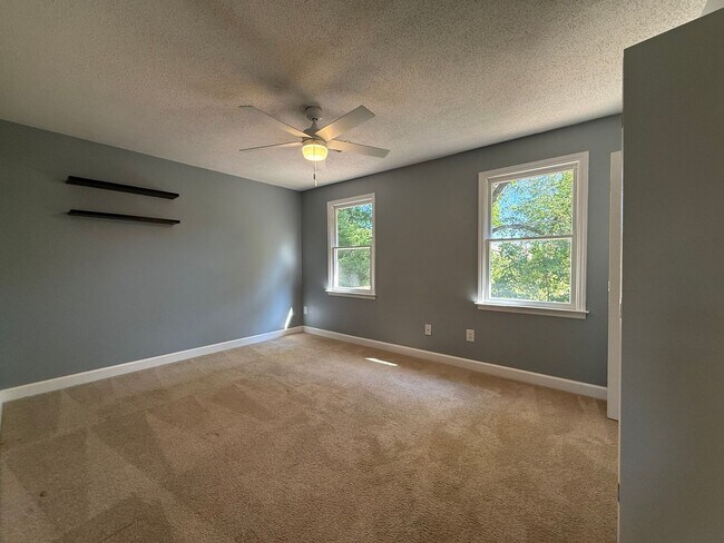 Building Photo - 2 Bedroom 1.5 Bath Townhome located in Greeneville, TN