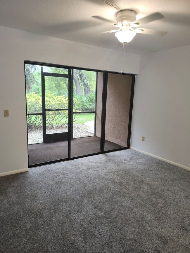 Building Photo - Oak Forrest 55 and older Condominium FOR R...
