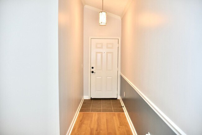 Building Photo - Asheville Condo Rental w/ Garage!