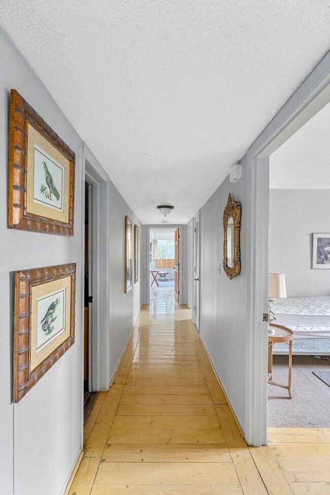 Building Photo - 323-3C7 Laurens St SW