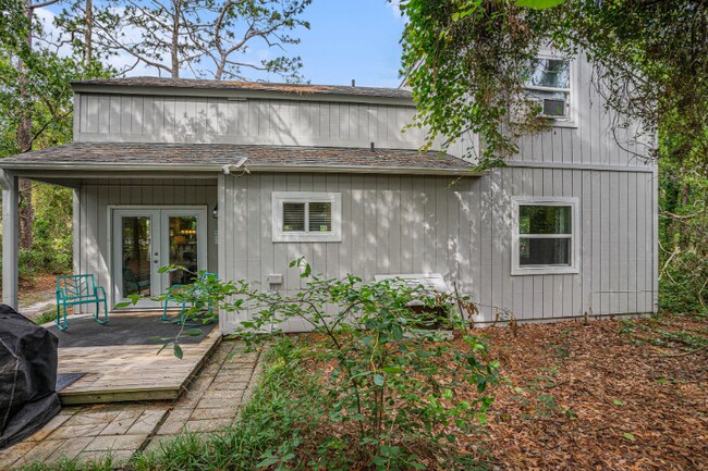 Building Photo - 1930 Lake View Cir