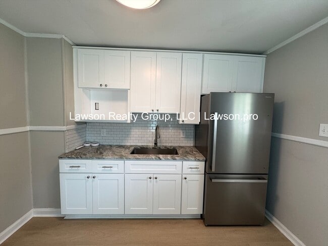 Building Photo - Affordable & Updated Three Bedroom in Salem!