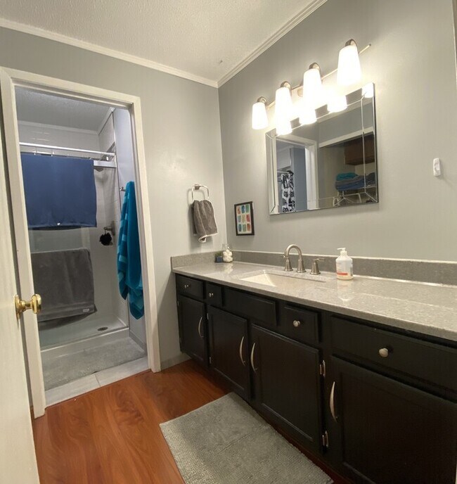Building Photo - 2BR/2BA Plymouth Condo Available
