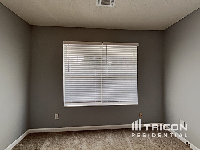 Building Photo - 4151 Ravenwood Ct