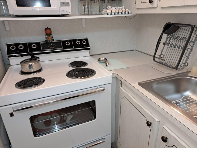 Building Photo - 336 Oakridge S