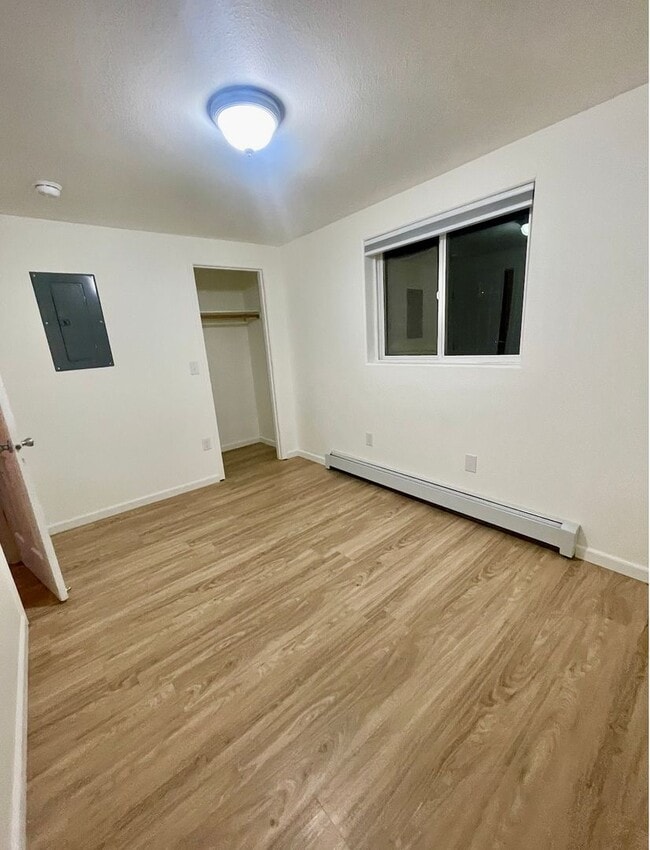 Building Photo - Fantastic 4 bedroom home on a large lot with a fenced in back yard in Eagle River! Available now