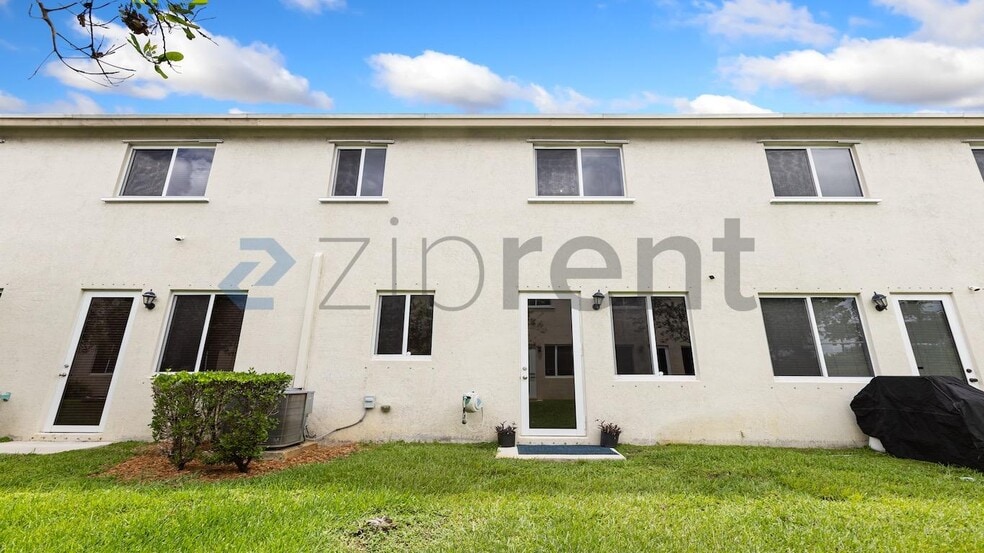 Building Photo - Unit