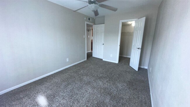 Building Photo - 2825 Bellefontaine Blvd