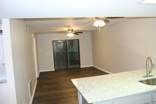 Building Photo - 1007 Windsong Cir
