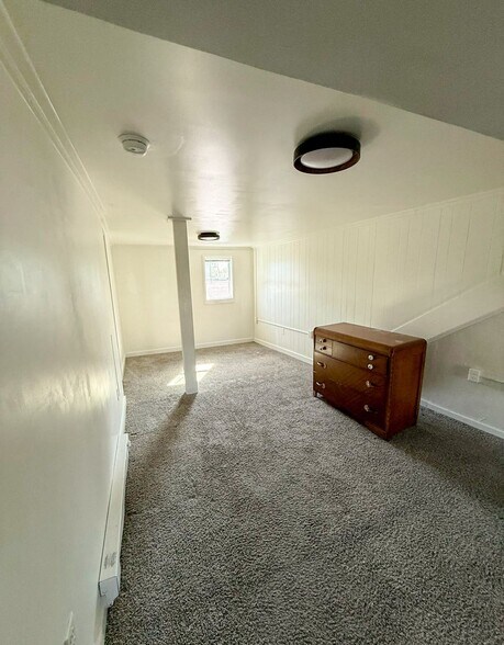 Attic bedroom - 652 Columbia Ave
