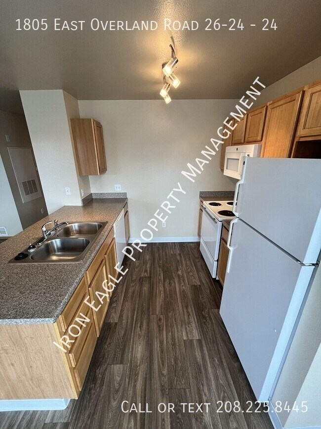 Building Photo - 1805 E Overland Rd