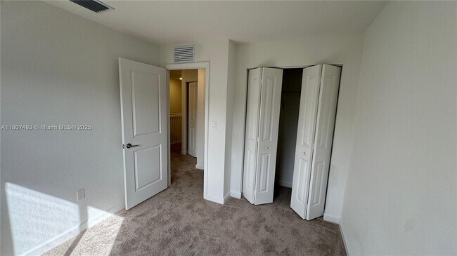 Building Photo - 5130 SW 37th St