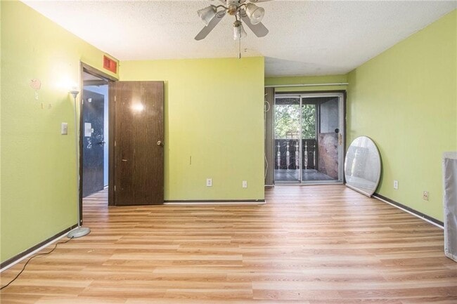 Building Photo - 112 Camelot Dr