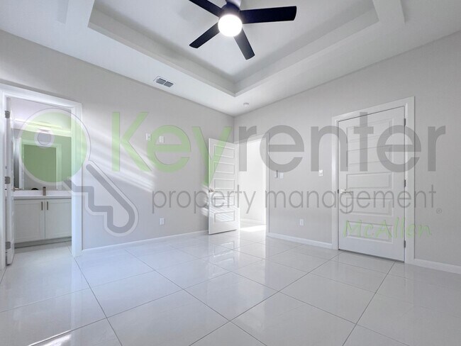 Building Photo - 2004 E 1st St