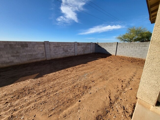 Building Photo - 4 Bedroom + Den/2.5 bathroom Park Homes