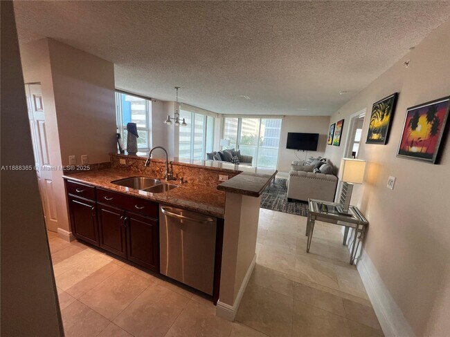 Building Photo - 1155 Brickell Bay Dr