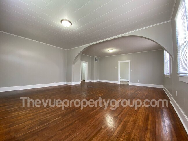 Building Photo - DEPOSIT MOVES YOU IN!! – No Rent Until Jun...