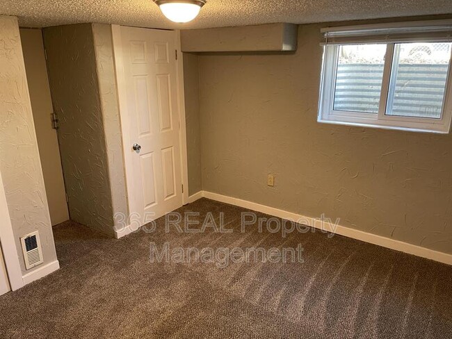 Building Photo - 318 12th Ave