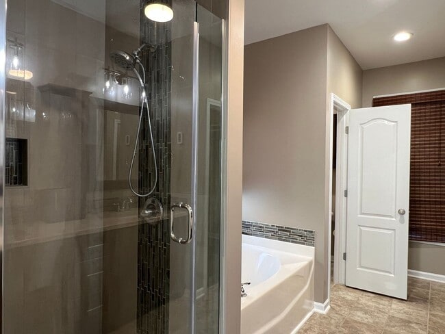 Building Photo - Beautiful Home w/Lots of Extras