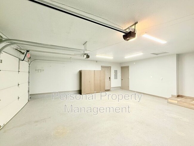 Building Photo - 16205 NE Leaper Rd