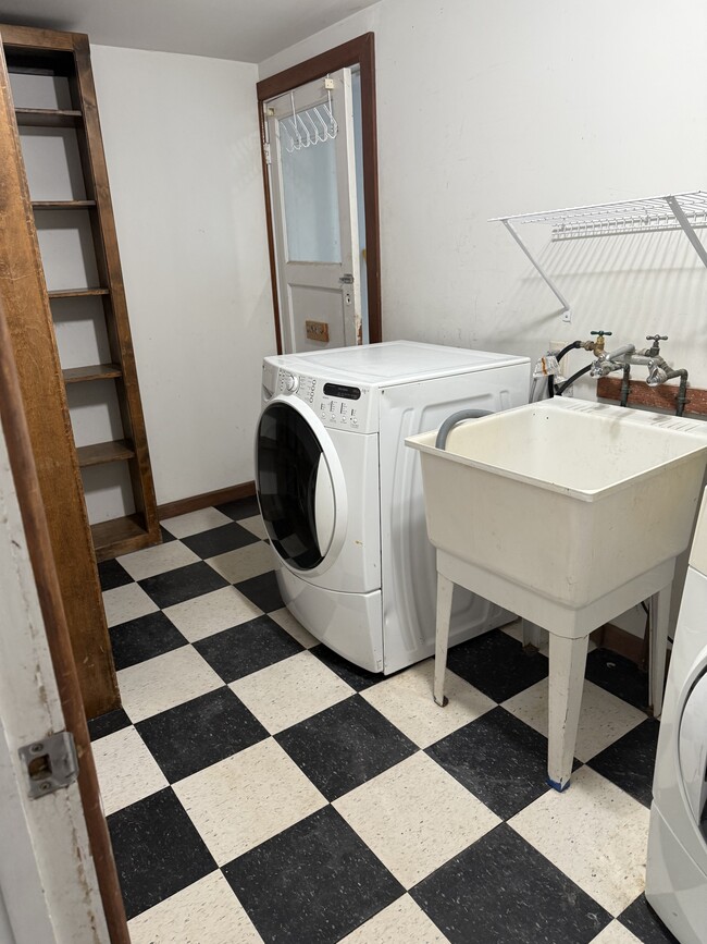 Laundry Room - 415 Darby Ln