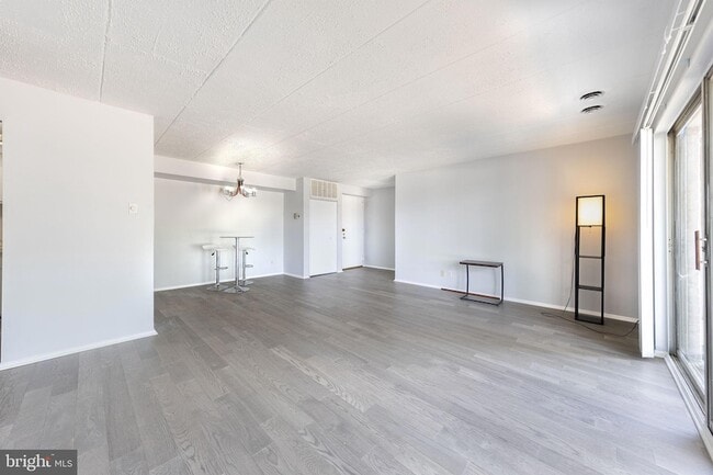 Building Photo - 2600 Indian Dr