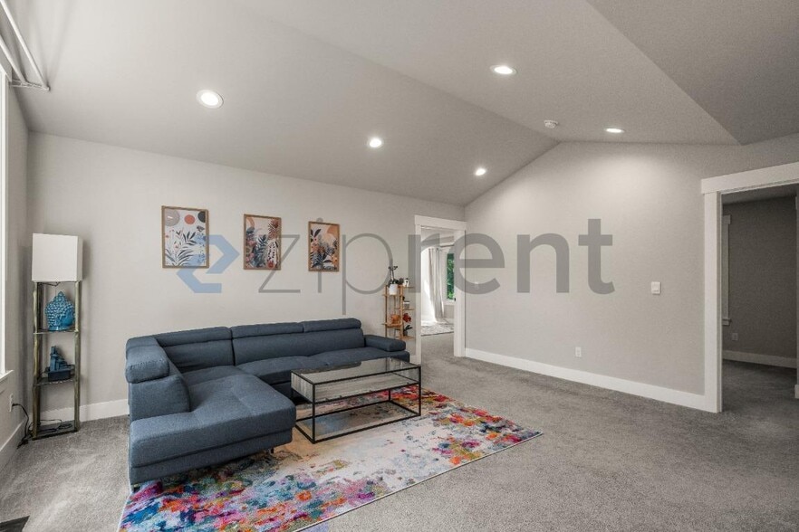 Building Photo - Unit A