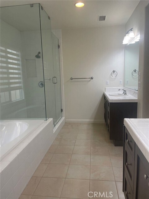 Building Photo - 18 Lark