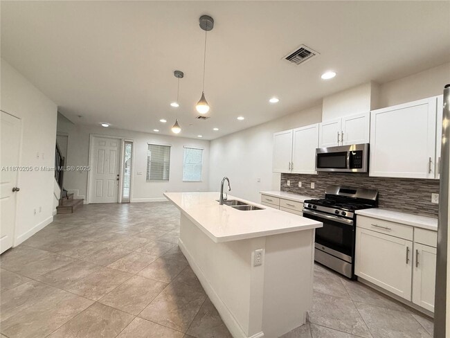 Building Photo - 12521 NW 32nd Manor