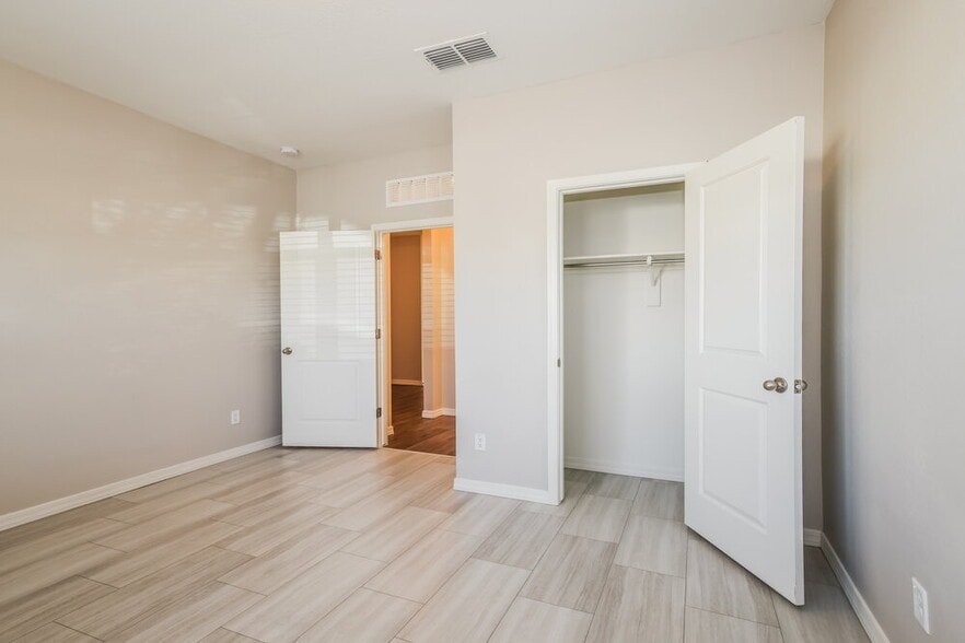 Building Photo - 37317 W Bello Ln