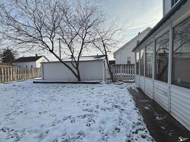 Building Photo - 1273 Lindbergh St