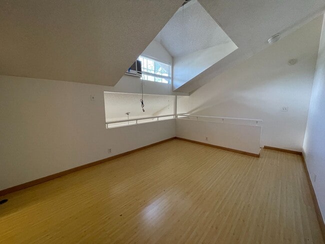 Building Photo - Crosspointe Centrally Located in Honolulu ...