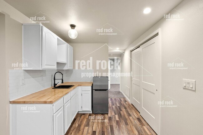 Building Photo - 6103 W Wind River Dr