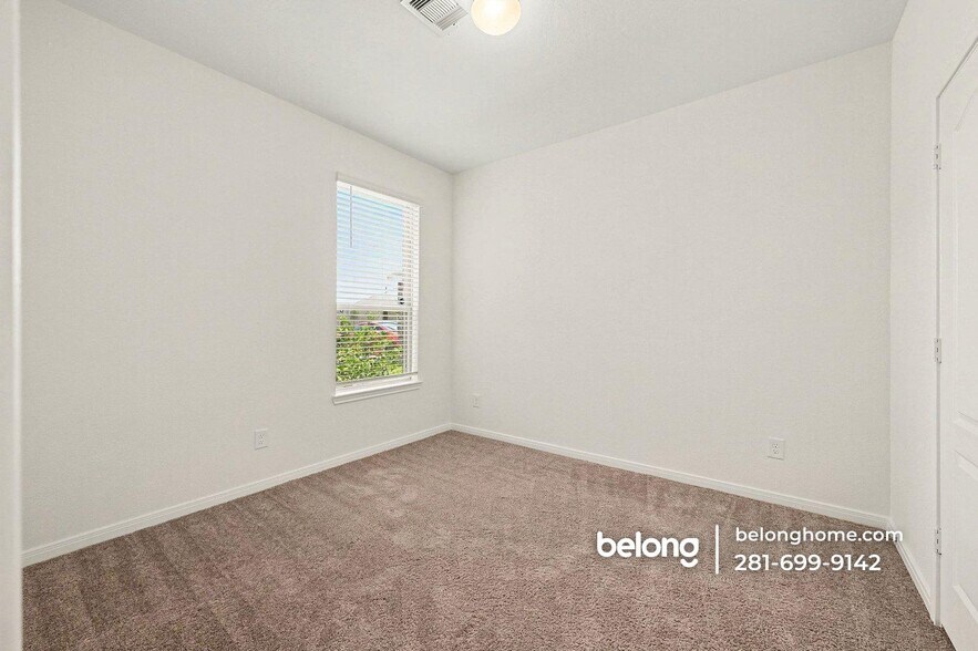 Building Photo - 25403 Benroe St