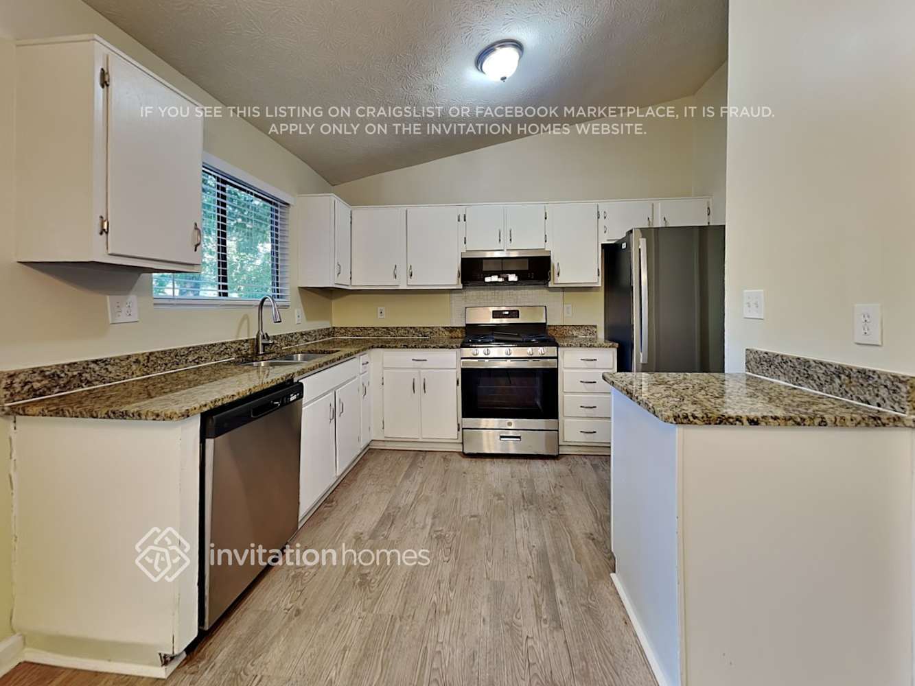 Building Photo - 939 Bermuda Ct