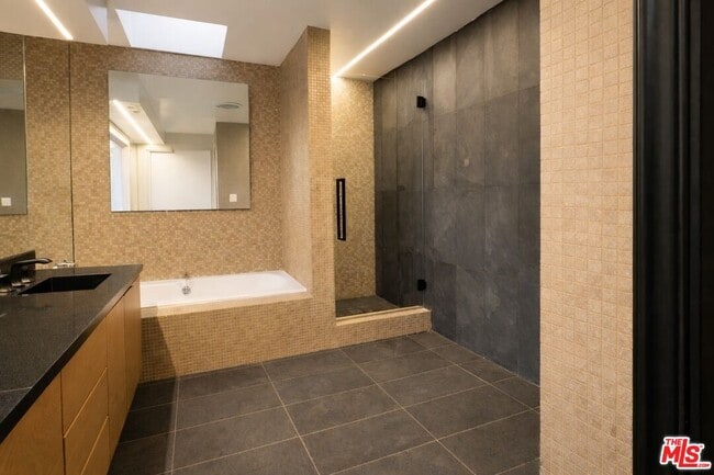 Building Photo - 8810 Hollywood Blvd